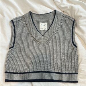 Abercrombie & Fitch Gray Sweater Vest